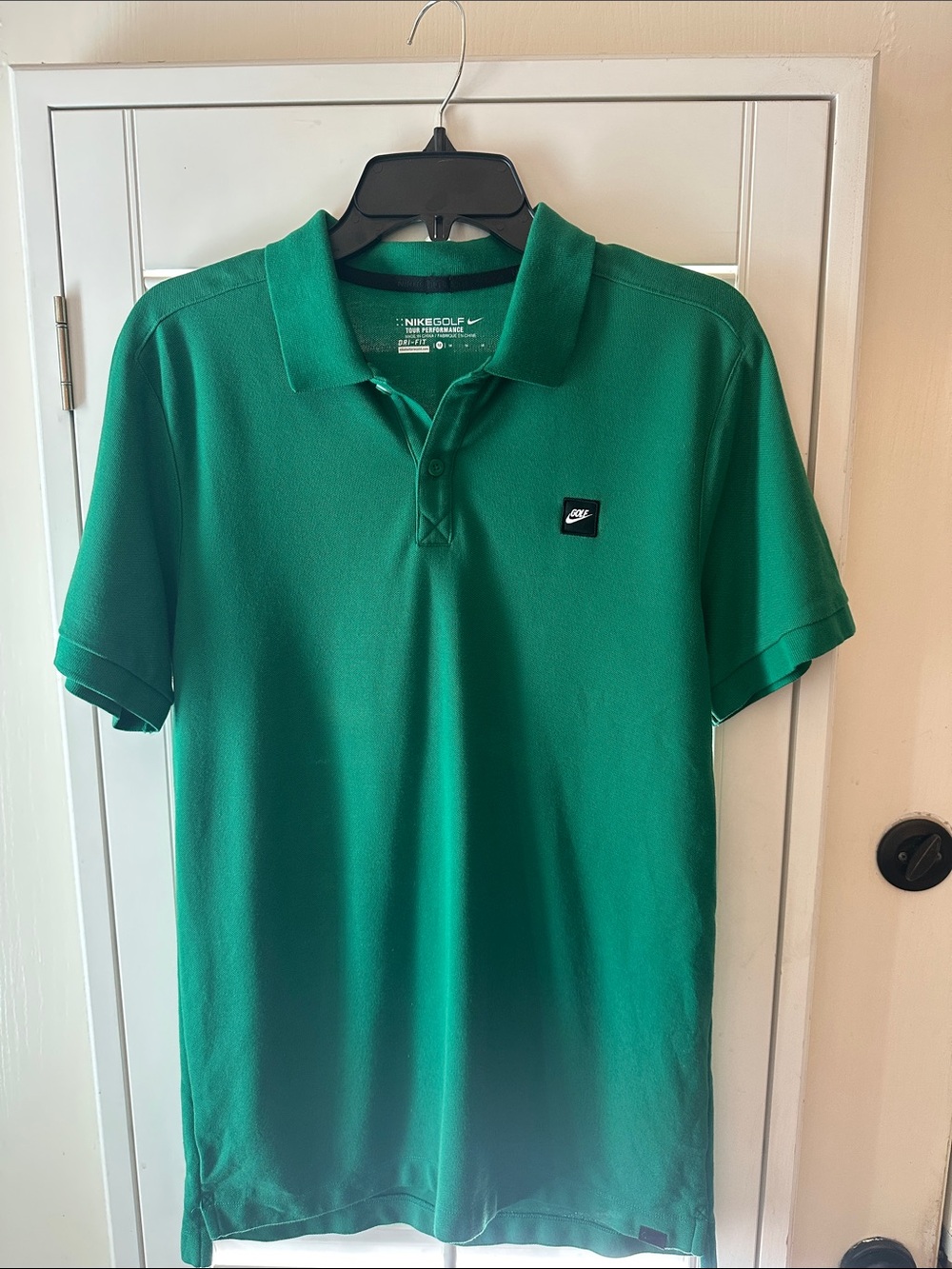 Nike Men’s Golf Green Polo Shirt Medium - Fit is slim, athletic fit.
